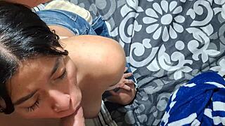 girlfriend sucking cock wants cum on her face