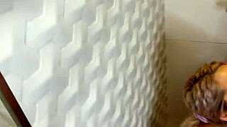 Bia delivers an impressive squirting performance.