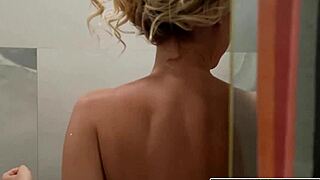 Helping my stepmom with her big tits and ass in pov. 😉