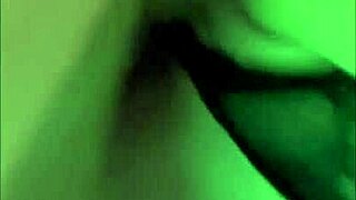 rica noche de pelis con mi rommie me dejo meter la verga de tanto estres