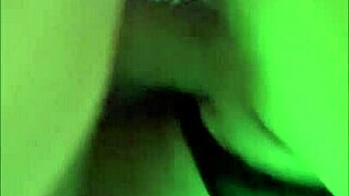 rica noche de pelis con mi rommie me dejo meter la verga de tanto estres