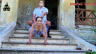 Trailer porno en un haunted house de Halloween