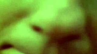 זוג בלונדיני נהנה מציצה עמוקה וקרם פיי בPOV