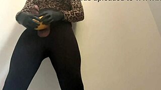 Watch me fuck this papaya fruit for the first time, I really enjoyed it.