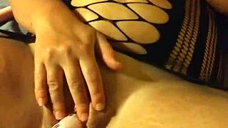 let's see this sex machine work on that pussy