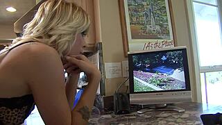 Housewife milf bangs BBC while husband's at work