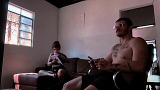 chupando o carmona while he plays video game?