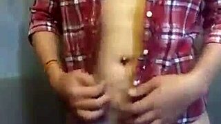 i'm a sexy petite 18+ milf teasing daddy with my panties and plump ass