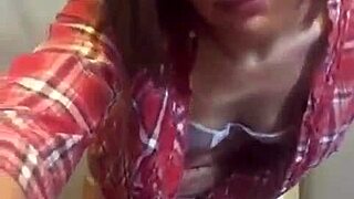 i'm a sexy petite 18+ milf teasing daddy with my panties and plump ass