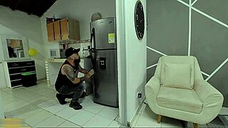 i am the technician and the mature latina offered her pussy to pay for the fridge repair