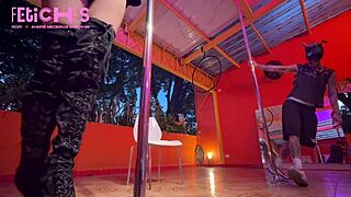 Gostosa Tatuada Dança No Poledance Para Gostoso!