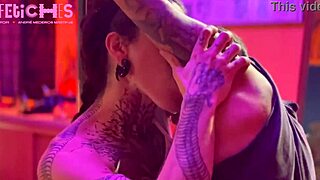 Gostosa Tatuada Dança No Poledance Para Gostoso!