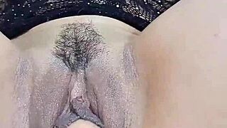 La coneja tries first triple dildo penetration when horny 😈