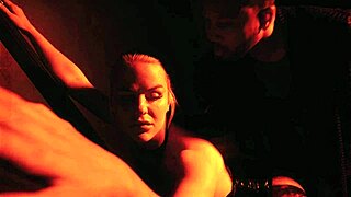 La Mejor Amiga y el Profesor Comparten Toque Sugerente