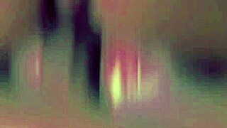 esta empregada far� qualquer coisa para manter seu emprego, including deepthroat