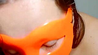 la dueña del bar makes a special video penetrating her huge pussy for a new client who loves stranger cocks.