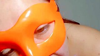 la dueña del bar makes a special video penetrating her huge pussy for a new client who loves stranger cocks.