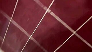 A petición de mi sugar daddy, baño y orino