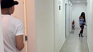 Neighbor Loses Key, Offers Wet Pussy for Help