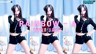 i watch dis cute koreen gurl dancin n its so sexy