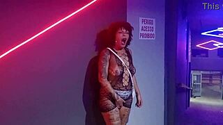 mulher de corno fodeu todos na boate e exibiu para motorista