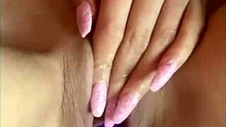 rossmexicnaa se mete su dildo super rico por el culo