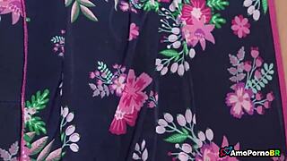 Fudeu com a enteada enquanto sua esposa estava no quarto lado