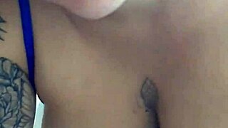 Ung kone tilstår utroskab, mand sprøjter på naturlige patter