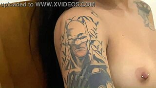 ninfetinha safada com piercing mostra ate levar rola