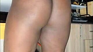 ebony big ass queen teases real good 😏