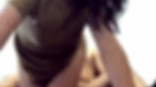 Detonando completamente a la novia de mi compañero de universidad gran culo latina morena con coño peludo