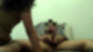 Detonando completamente a la novia de mi compañero de universidad gran culo latina morena con coño peludo