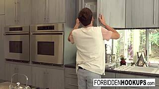 Food delivery turns into step-siblings banging 😏