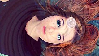 Mistress Lisa performs erotic hypnosis trick. 😊