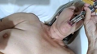 homemade housewife squirting and tasting her own piss, amateurs orgasm 😍