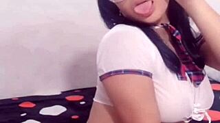 hermosa colegiala shows off her big butt and luscious curves