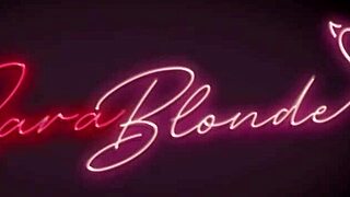 Horny fan fucks me hard and makes me squirt - Sara Blonde