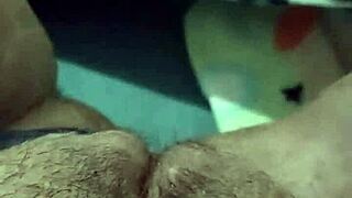 SOZINHA EM CASA, CARENTE! LOUCA PRA ALGUEM VIR ME COMER GOSTOSO!!