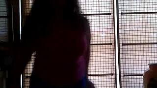 Sister Twerking Her Ass Like a Prostitute in Intriguing Moves