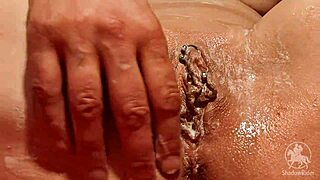 i shave my pussy clean in the bath for you