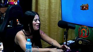 A Novinha Da Privacy Avaliou O Pau Do Ruan E Tirou A Roupa No Podcast Que Delic�a - Luuh Barbosa - Podcast P�pum No Barraco Completo No Sheer - Red