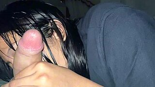 mi hermanastra me visita por la noche y me da unos ricos sentones