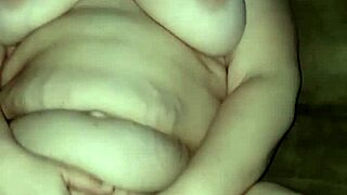 Milf gets finger banged to orgasm in group action