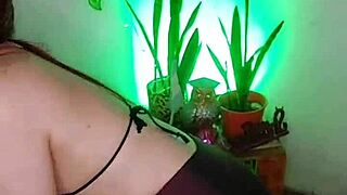 Tu hijastra caliente te tienta frente a la familia sin verguenza