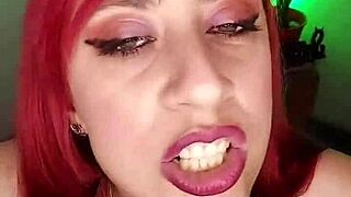 Tu hijastra caliente te tienta frente a la familia sin verguenza