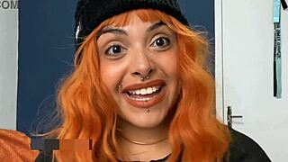 lendo comentarios do meu video boquete macio gordinha