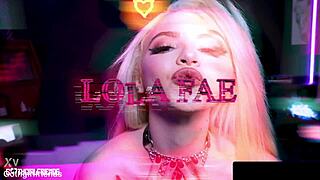 Lola Fae's foot fetish contrasts with her cum-loving pussy licks