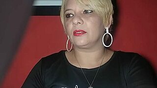 Sensitive lesbian gives taxi driver erotic comments