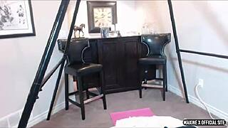 maxine is spreading her bubble butt on webcam! she's fucking herself with a dildo 😍