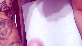 Marido roludo mandou a esposa ajoelhar e chupa a pica dele 😏